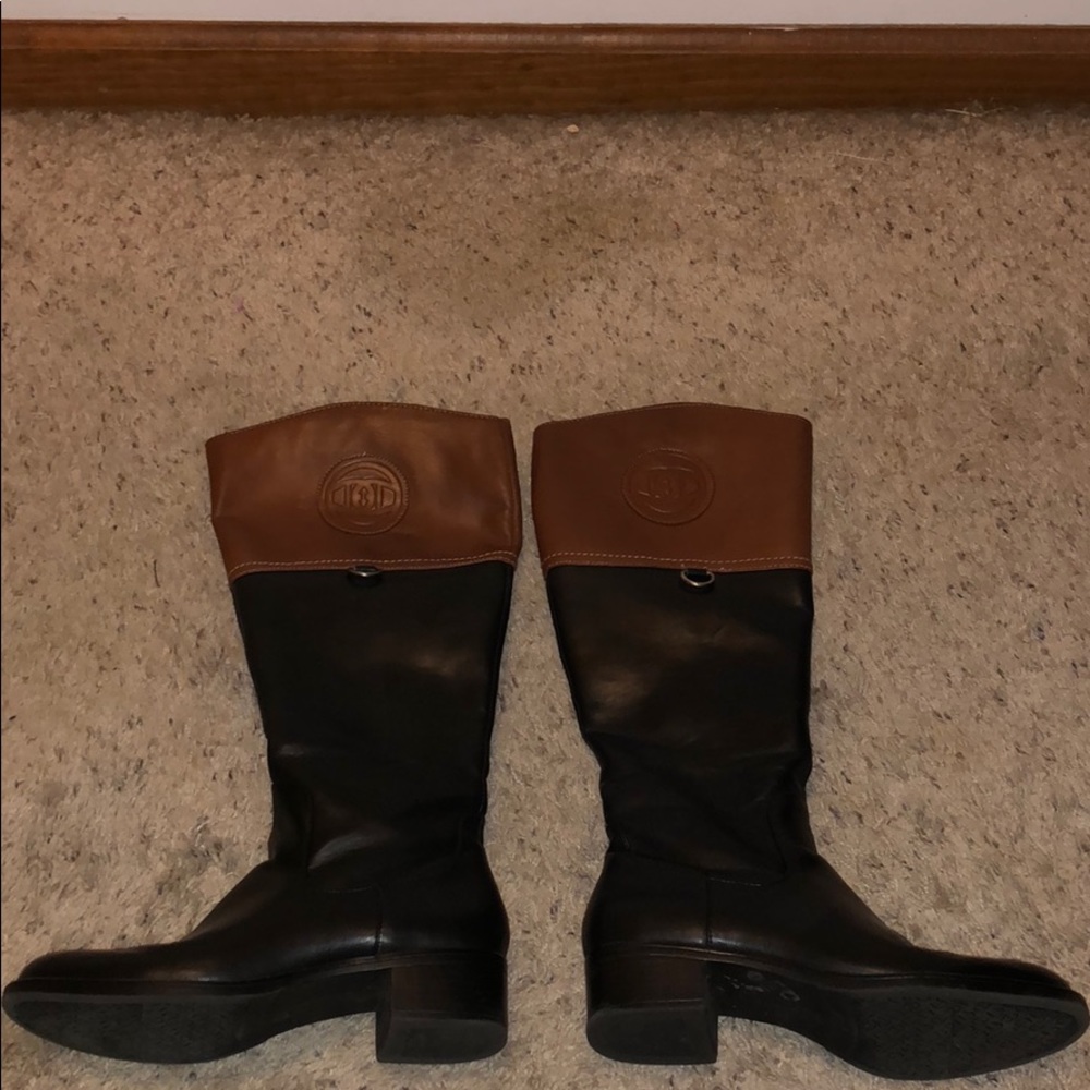 Etienne aigner boots!